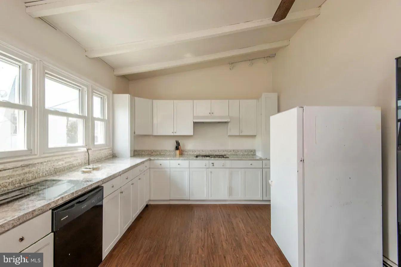 235 Hermitage St – photo 4