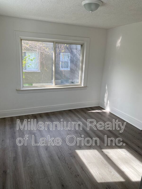 638 Joslyn Ave – photo 3