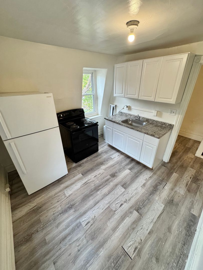 120-122 N Eighth St unit 812 Chestnut Street- Unit B – photo 5