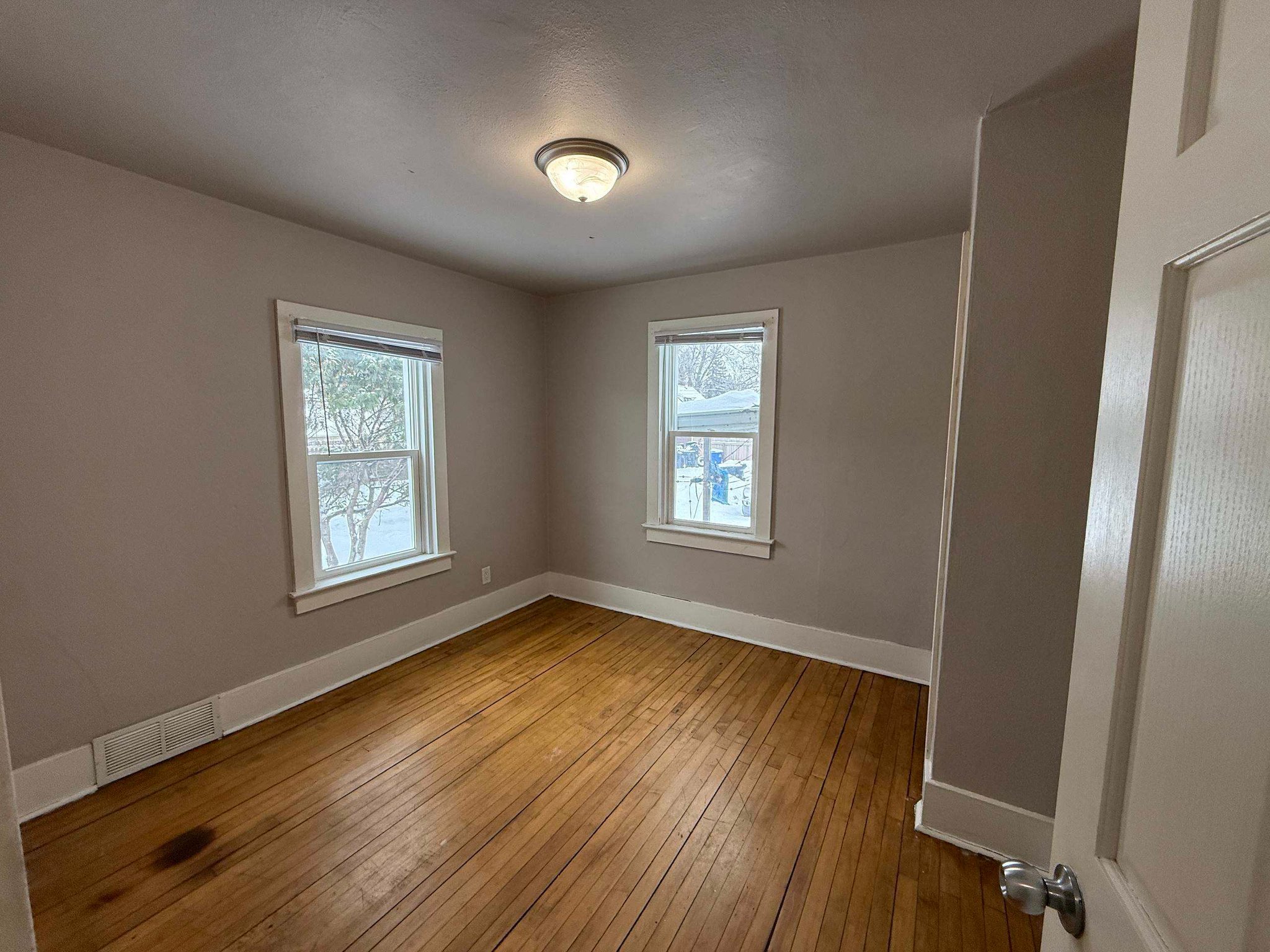 909 University Dr N unit 3 – photo 4