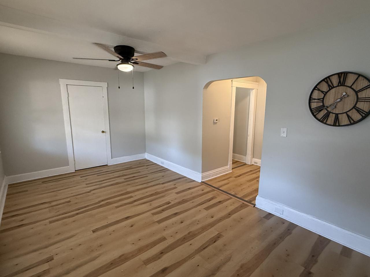 3917 Clybourne Ave unit UP – photo 2