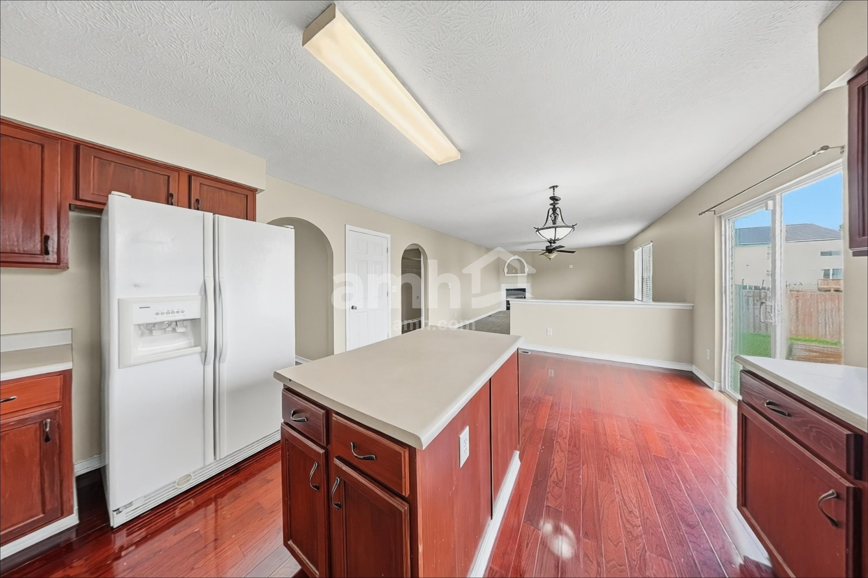 838 Avalon Dr – photo 4