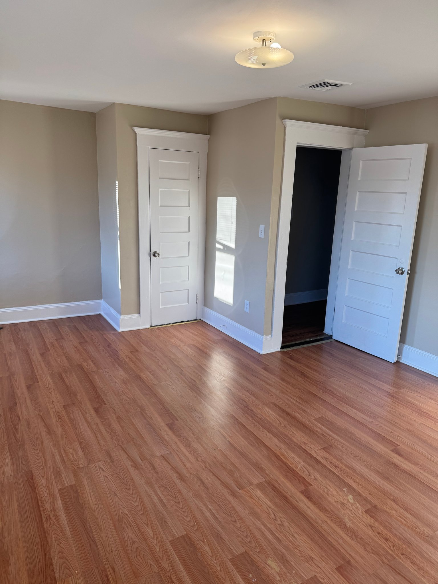 896 Howard Ave unit 3 – photo 1