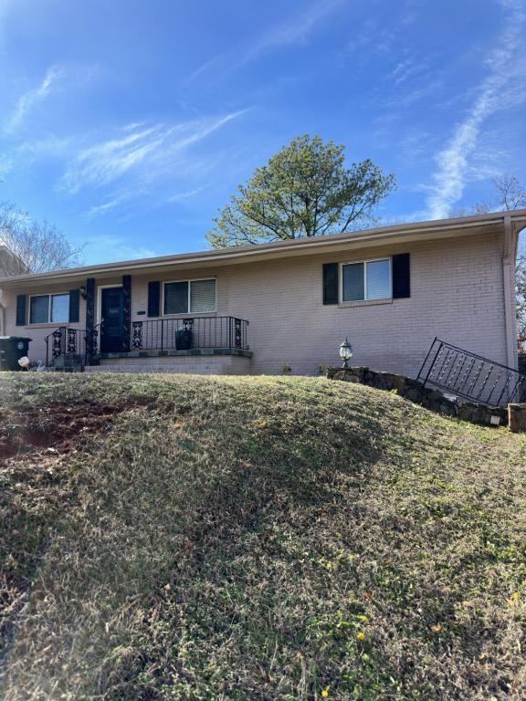 908 Goldwire St SW – photo 1