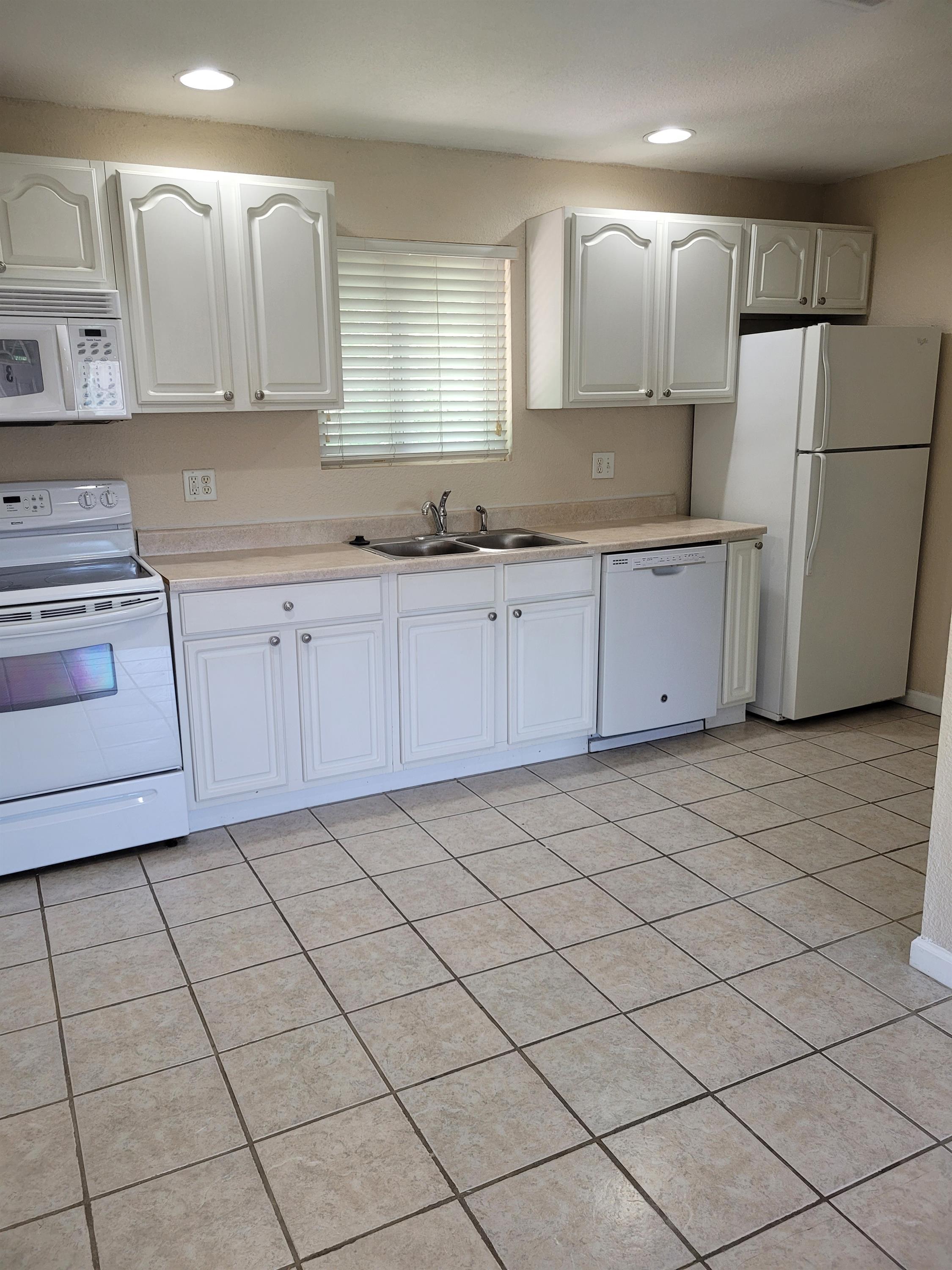 1009 Briarwood Rd – photo 3