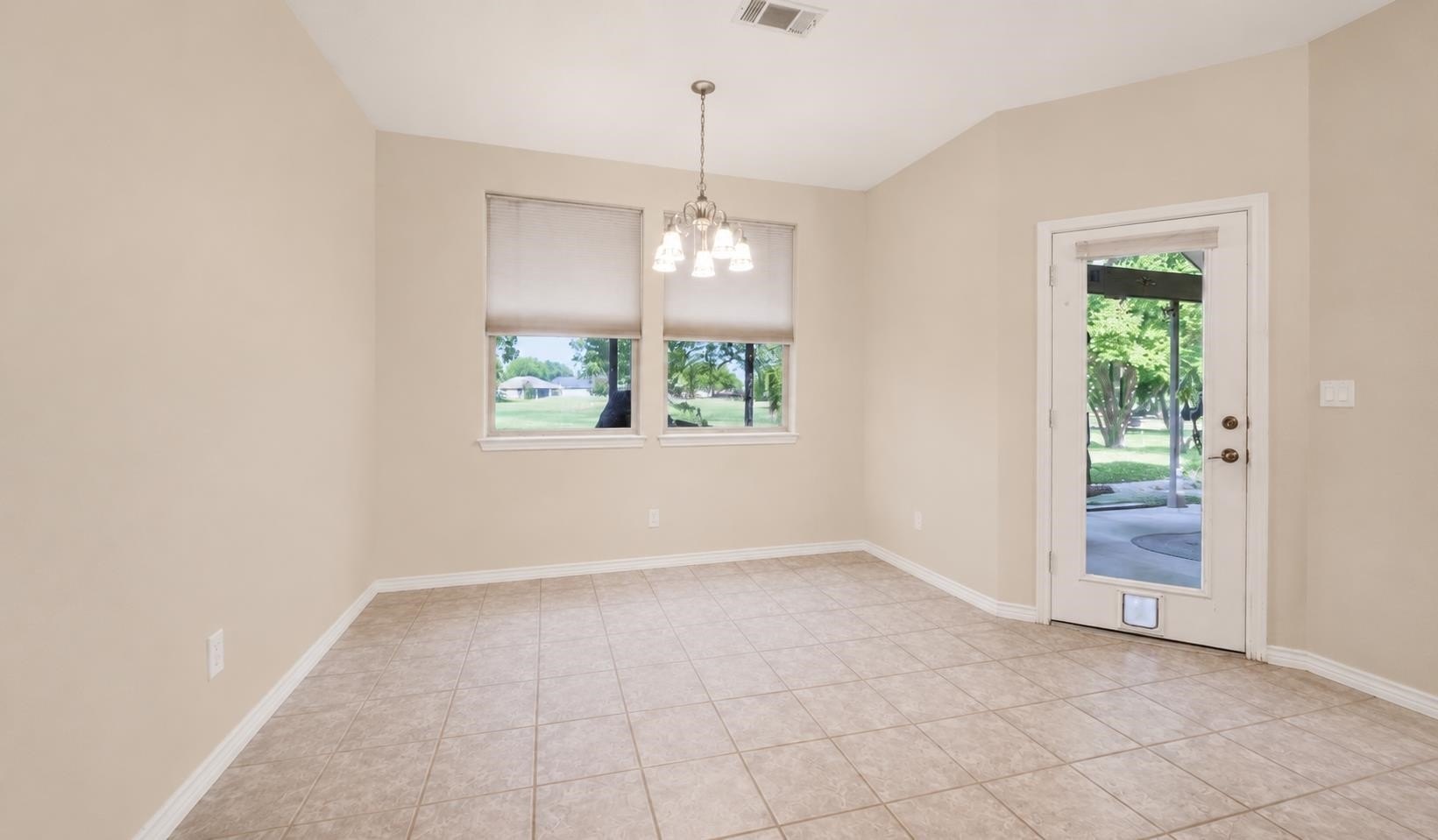 120 Meadowlakes Dr – photo 4