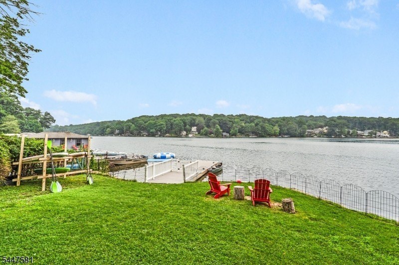 209 Hudson Ave – photo 5