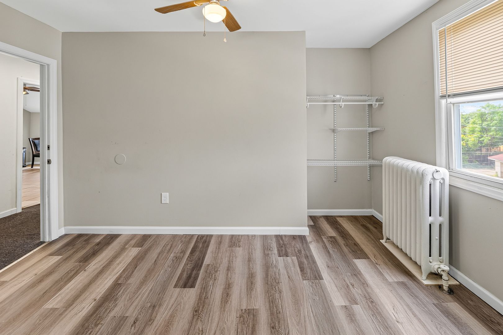 305 E St unit Room 9 – photo 5