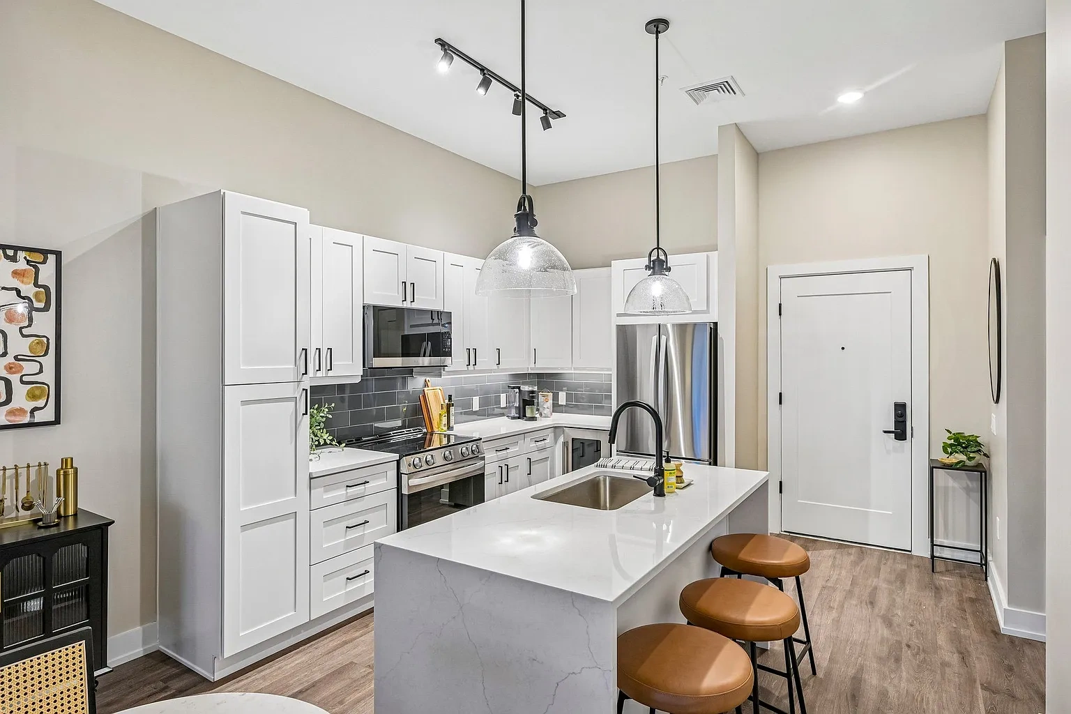 30 E Allen Apartments – photo 2