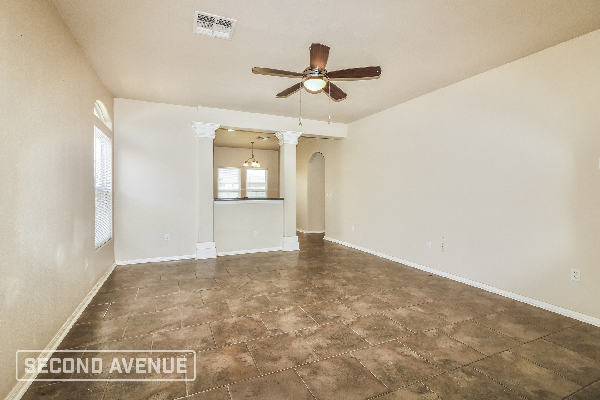 1035 Imperial St – photo 2