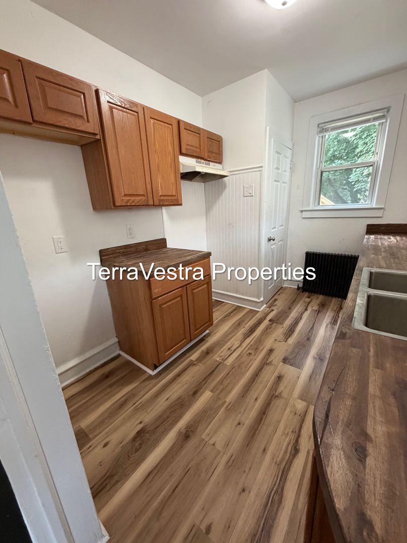 424 W Broad St unit First Floor – photo 2