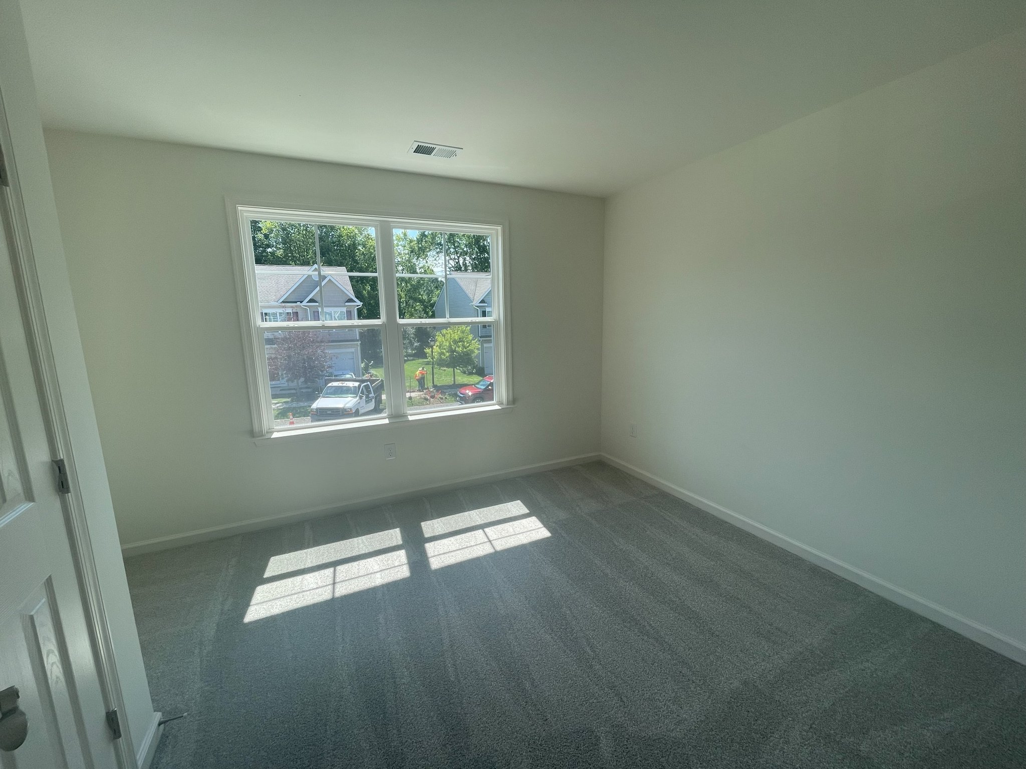 299 Thompson Ave – photo 3