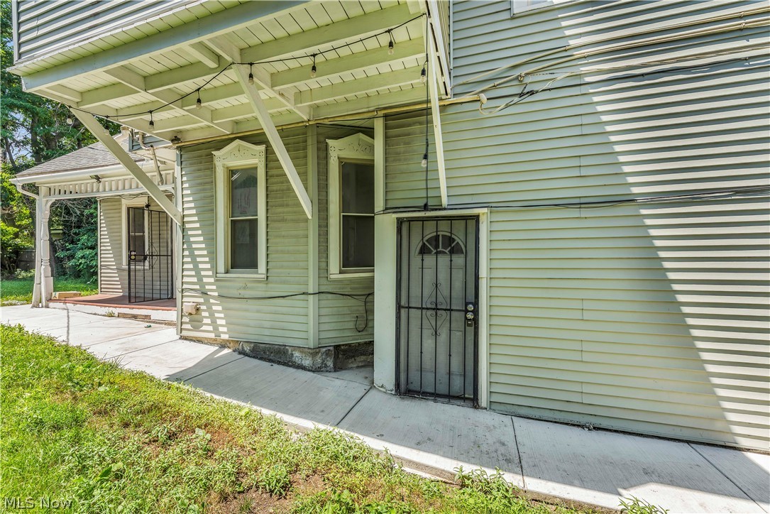 5011 Clark Ave unit 2/UP – photo 2