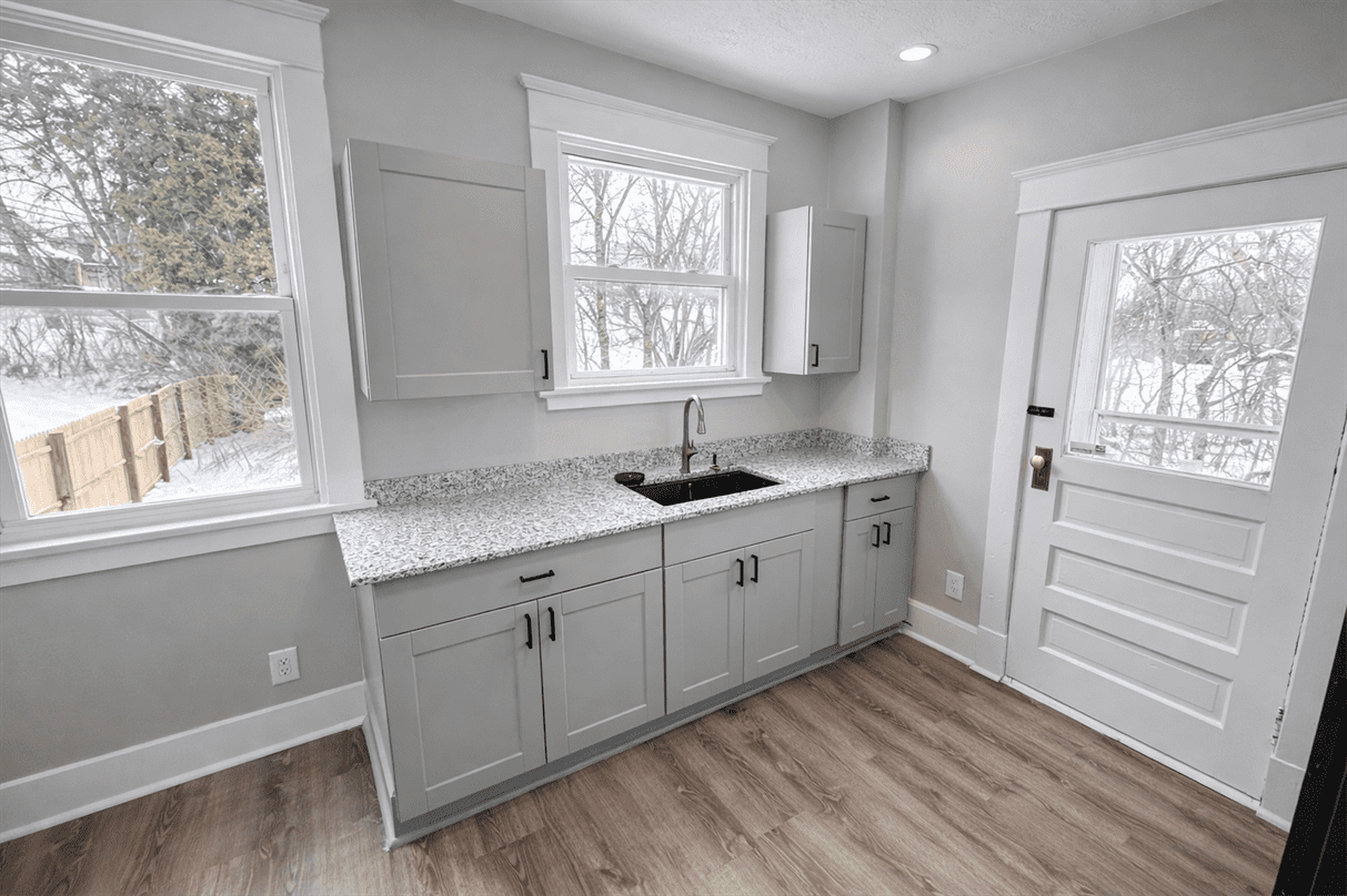 2550 Montana Ave – photo 4
