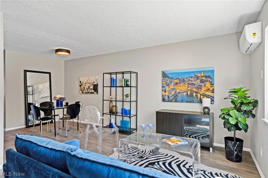 10524 Clifton Blvd unit 201 – photo 4