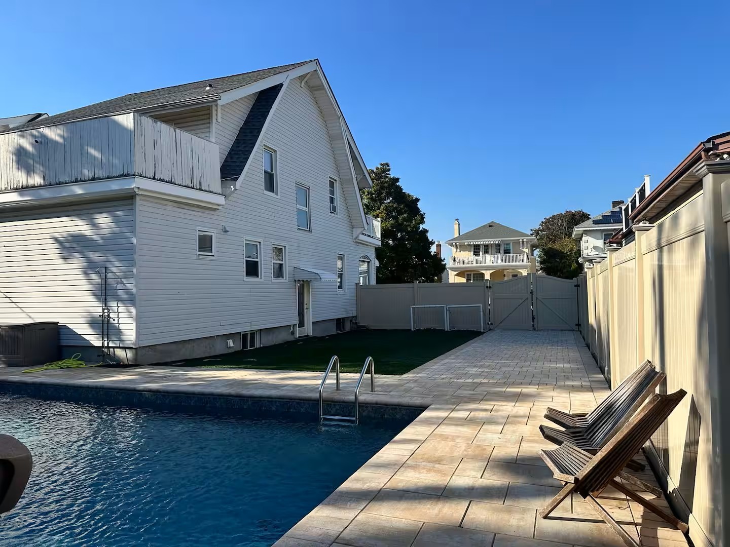 160 E Walnut St – photo 1