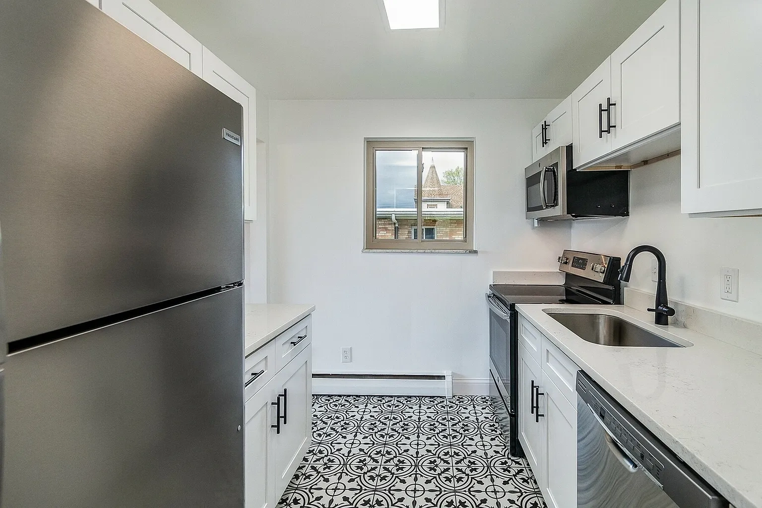 2308-2312 Harper Avenue – photo 1