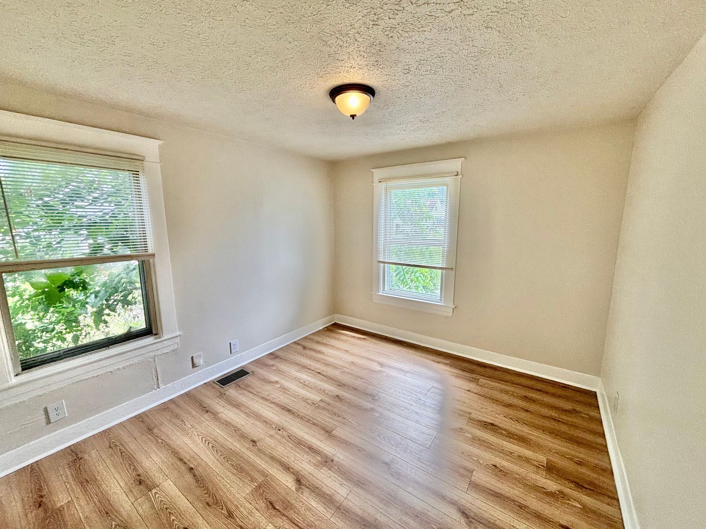 3911 Larkwood Ave – photo 5
