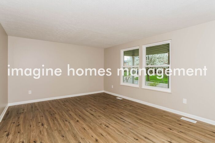 676 Harcourt Dr – photo 4