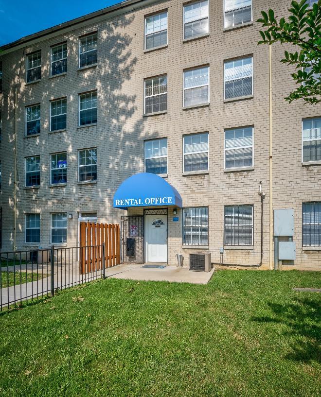 4200 South Capitol St SE – photo 1