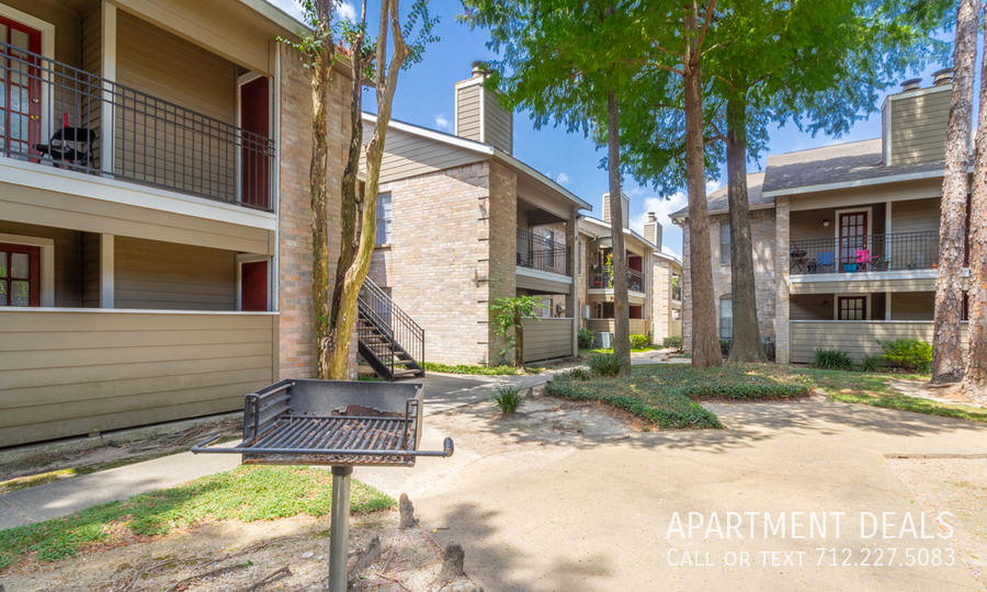 17636 Wayforest Dr – photo 5