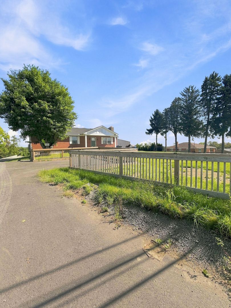 7906 Steubenville Pike unit Upper Unit – photo 4
