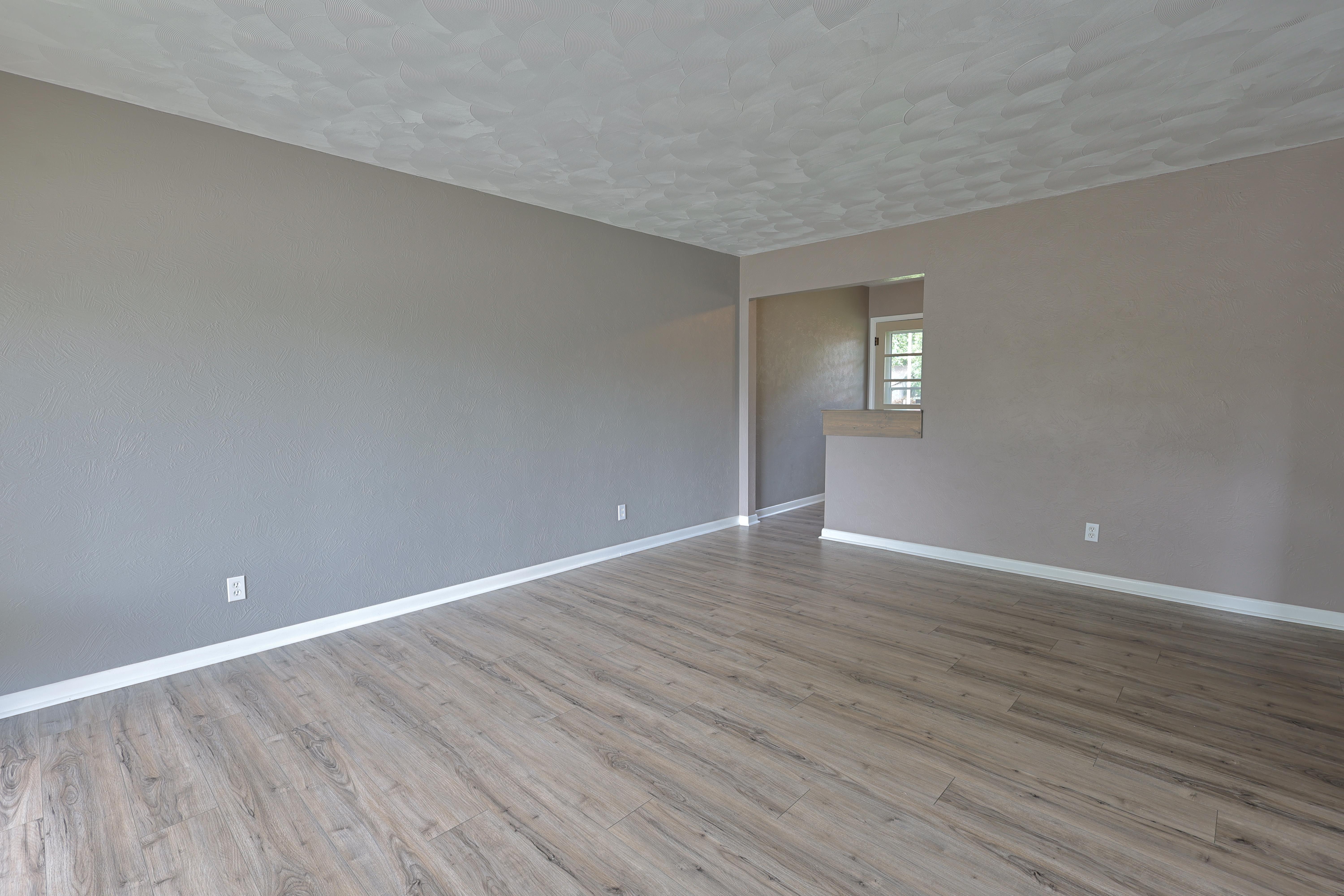 301 S Walnut St – photo 2