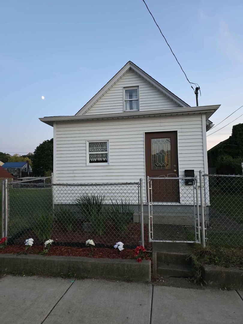 728 7th St – photo 2