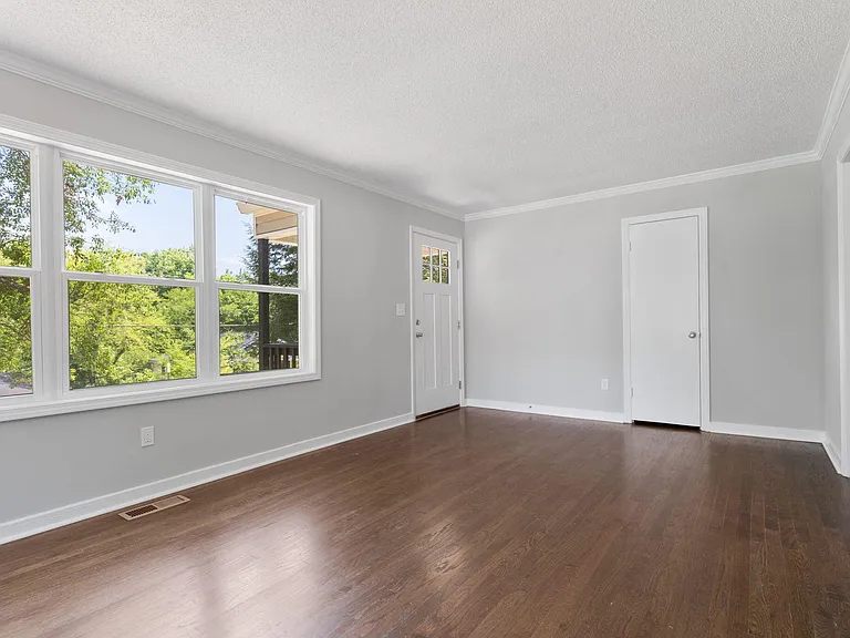 3934 Grace Ave – photo 2