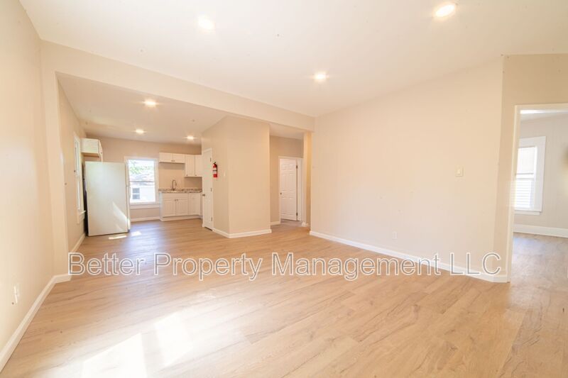 730 E Montrose St unit 2 – photo 4