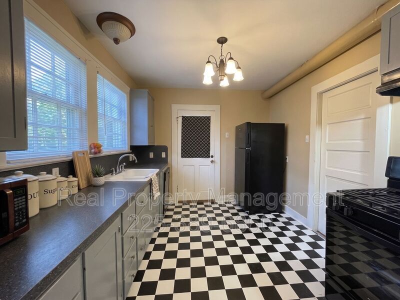 755 Arlington Ave – photo 3