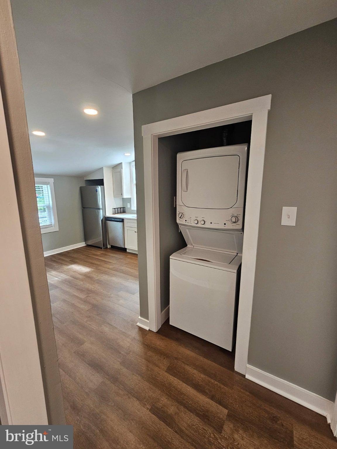 647 Roberts Ave – photo 5