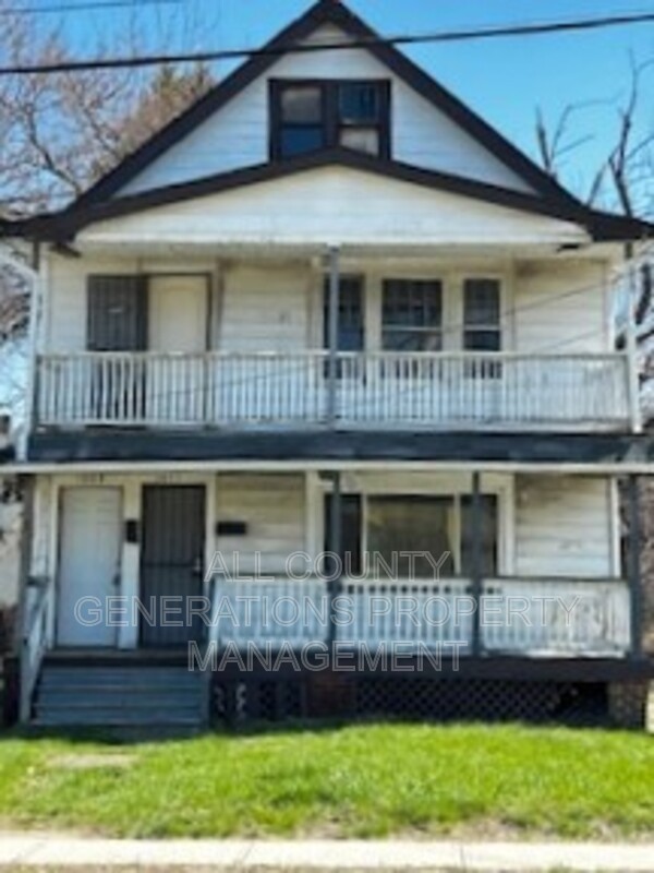 1011 E 140th St – photo 1