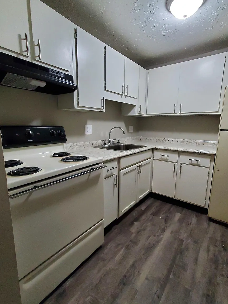 Sycamore Apartments – photo 2