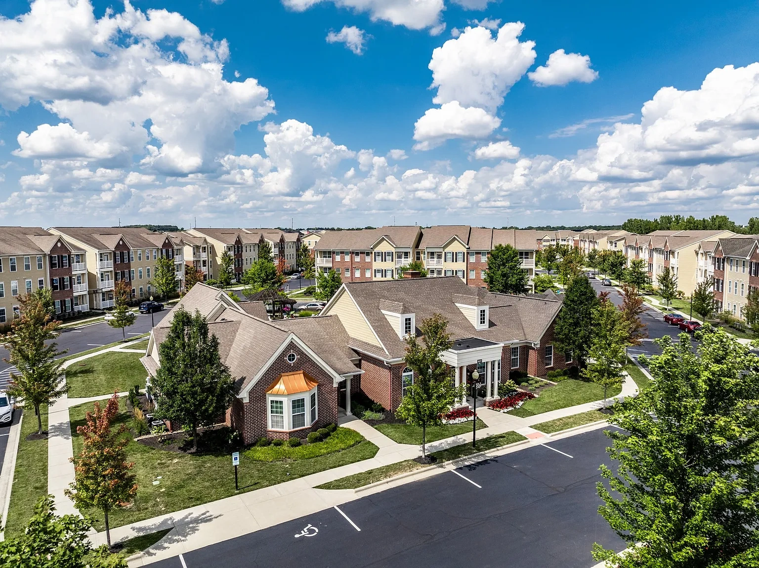 The Avenue at Polaris Apartments – photo 2