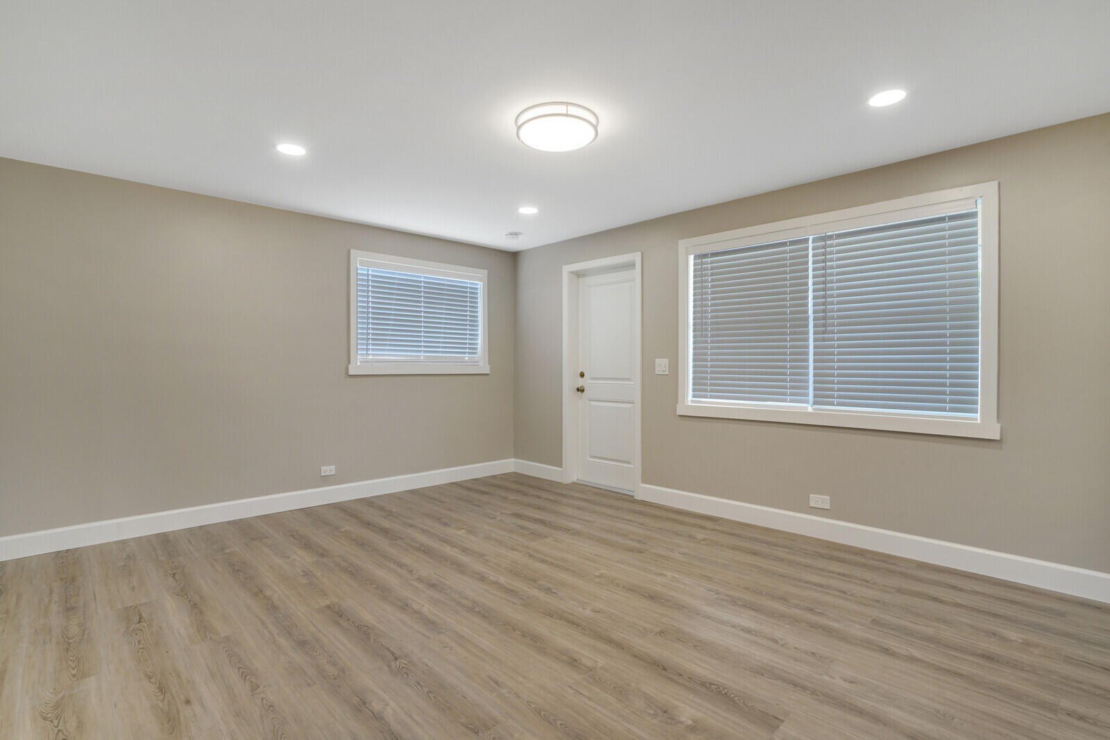 1225 W 10th St #APARTMENT – photo 2