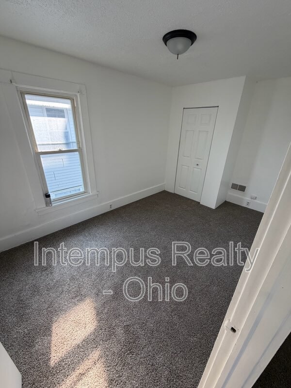 45 Park Ave – photo 1