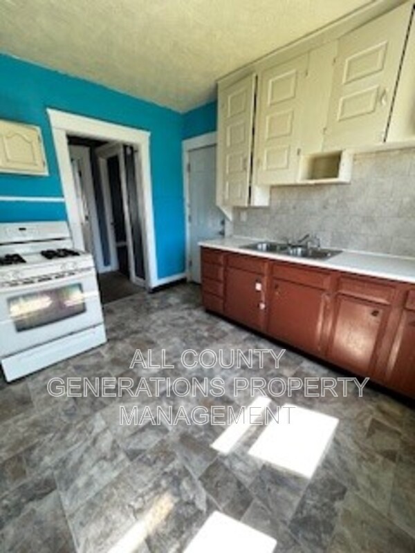1011 E 140th St – photo 4