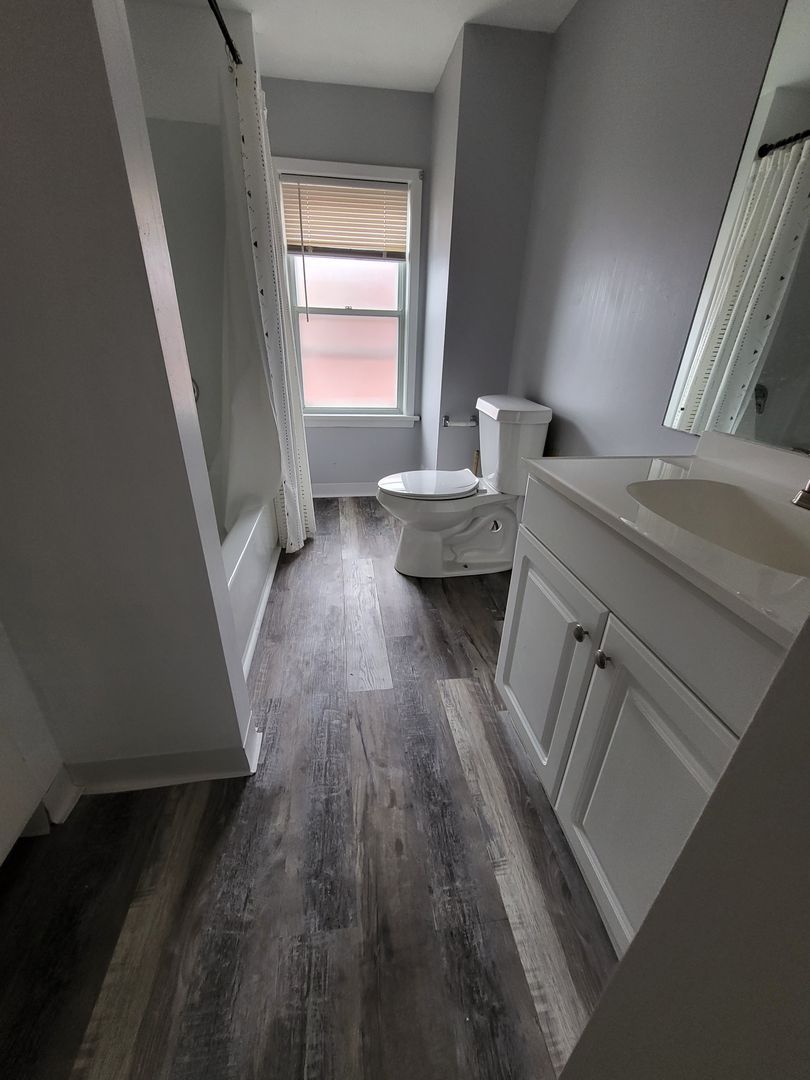 2078 Fairview unit Up – photo 3