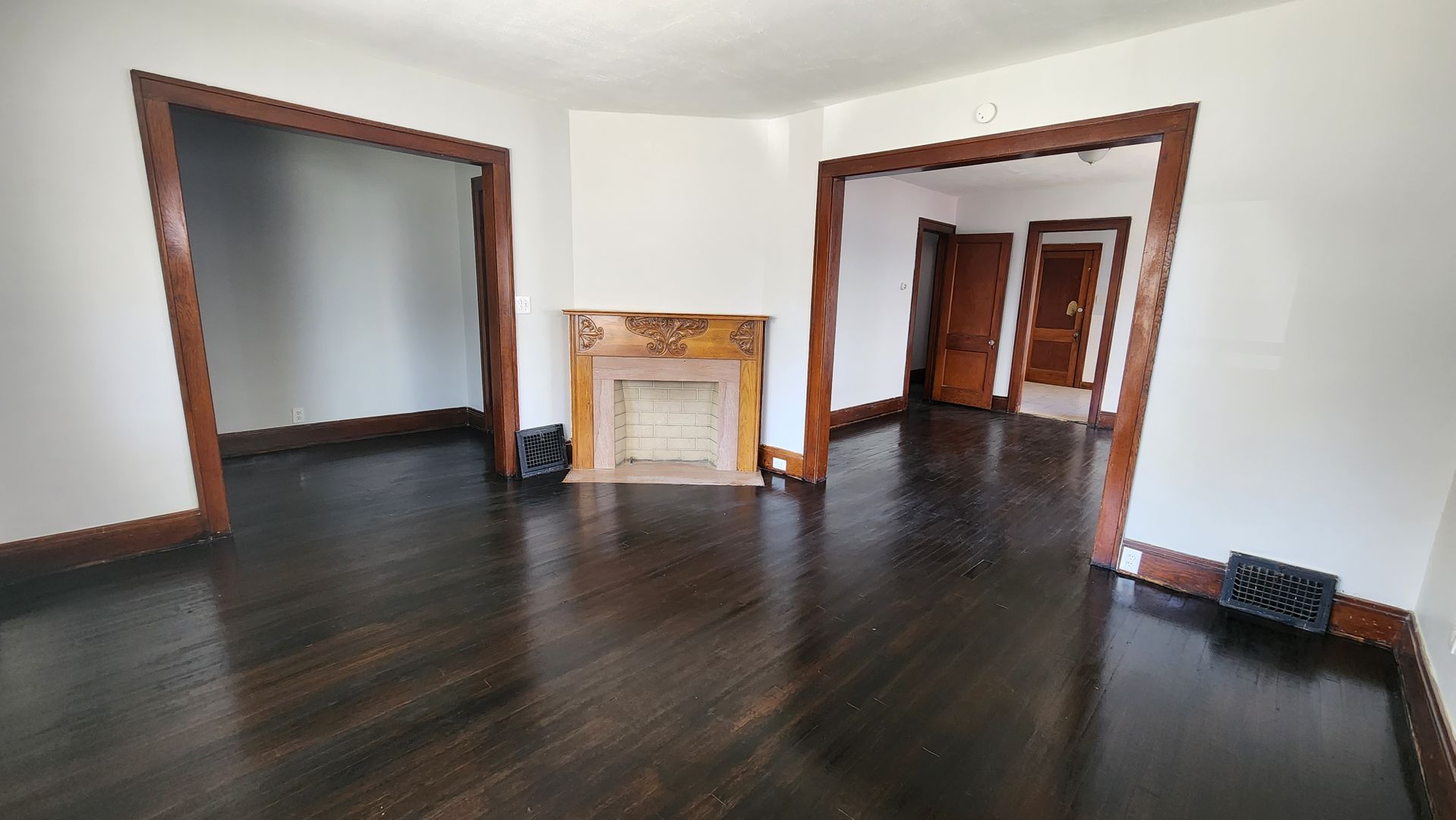 10401 Homeworth Ave unit Down – photo 4
