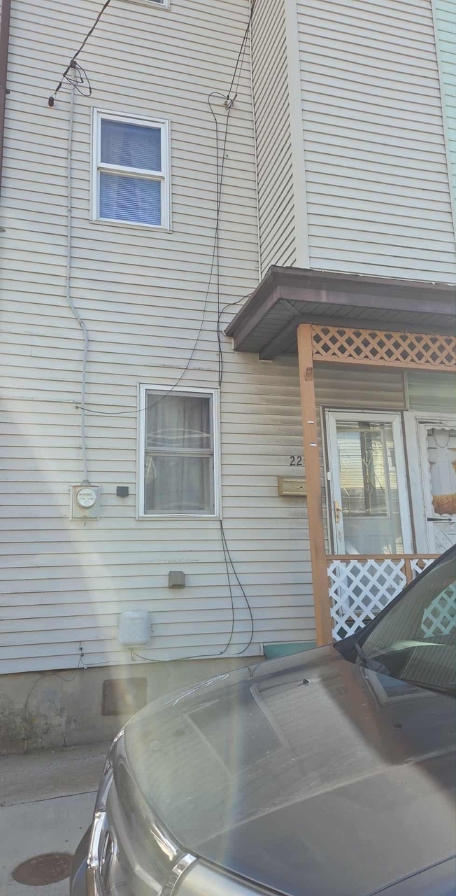 225 Laurel St – photo 2