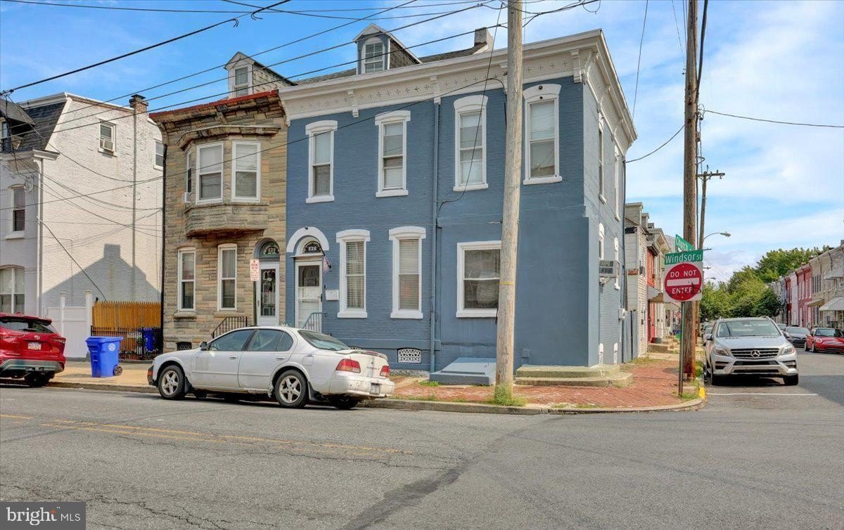 526 Windsor St – photo 1