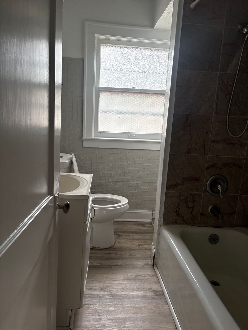 2179 Edgewood Rd unit Unit Up – photo 5