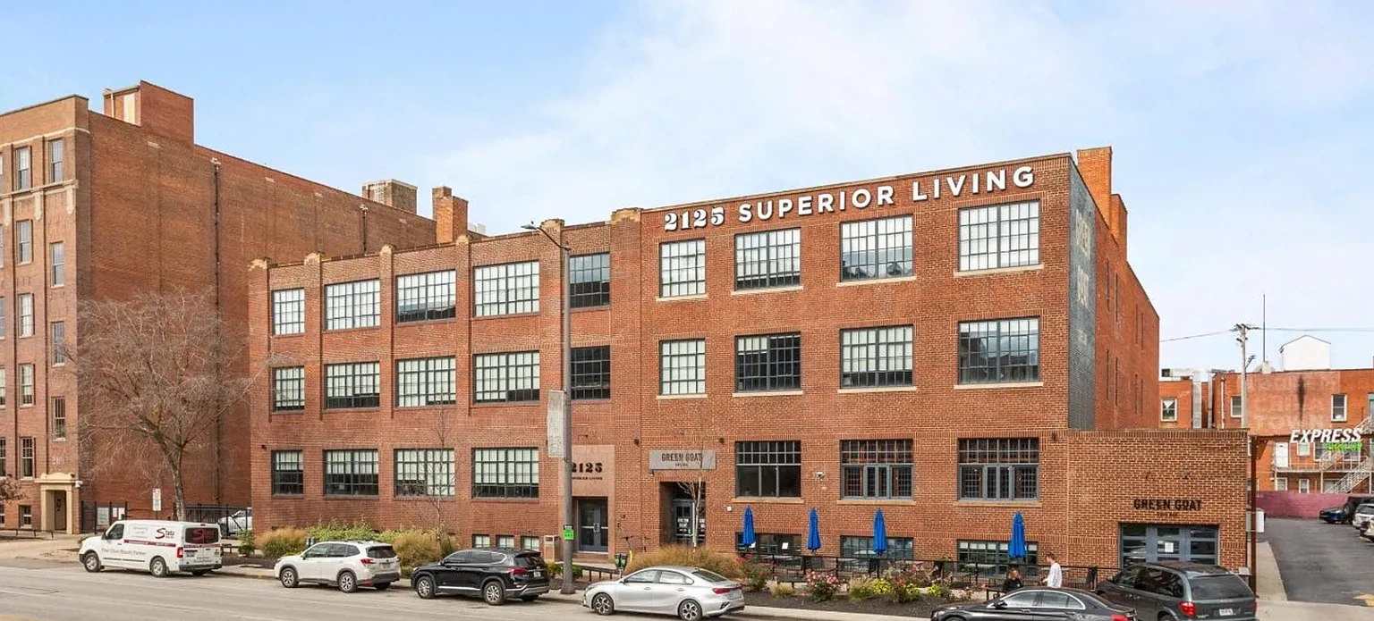 2125 Superior Living – photo 3