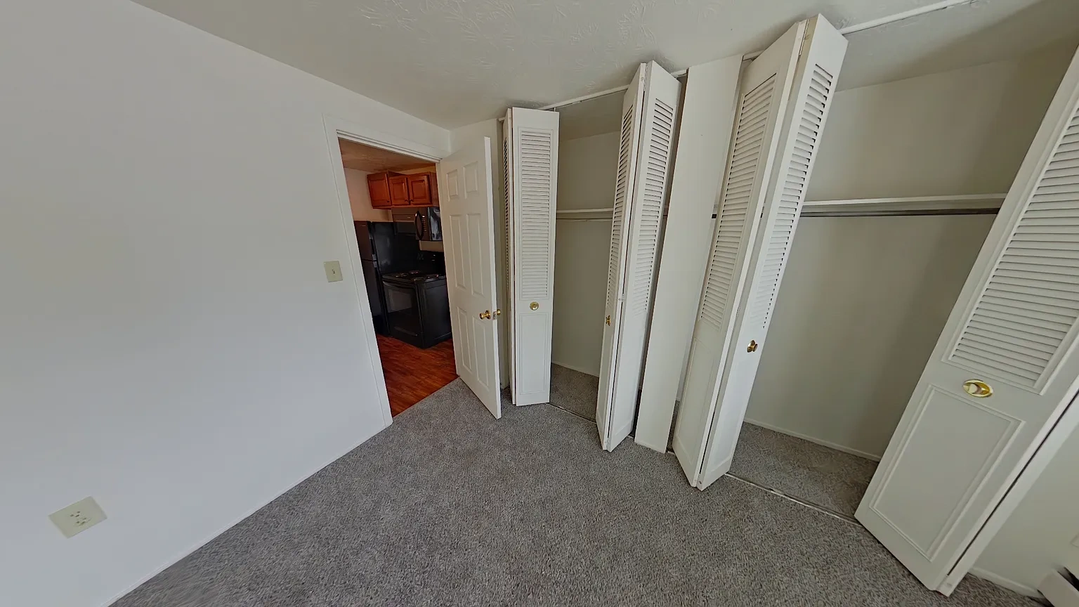 Canterbury Court Apartments – photo 1