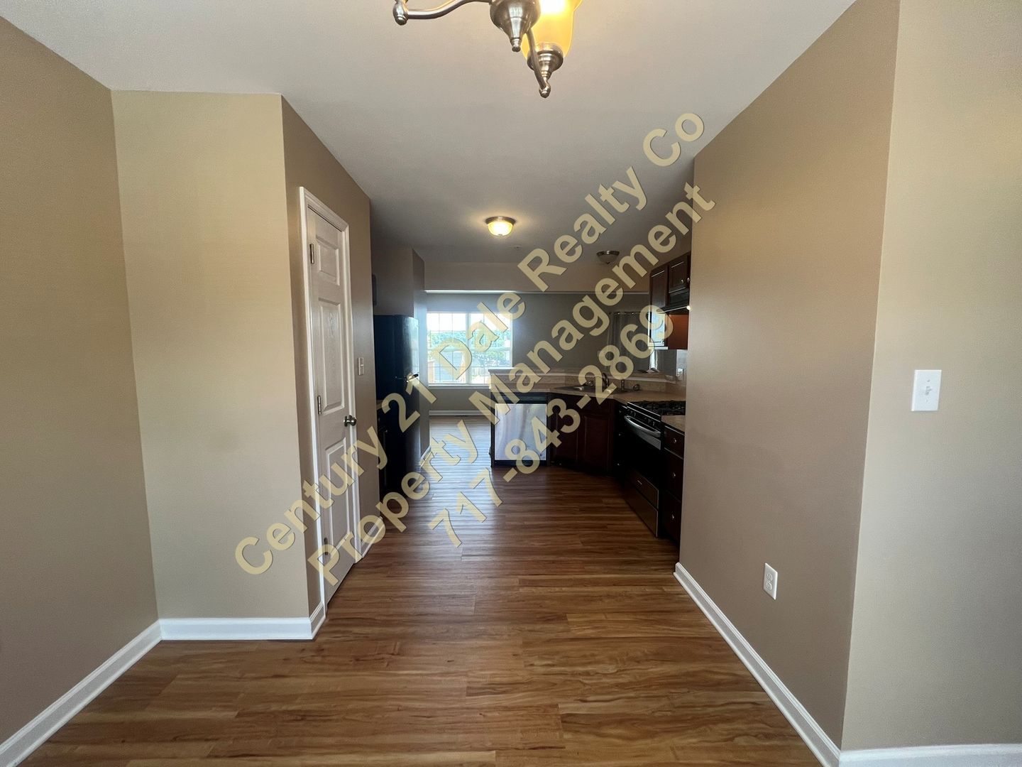 210 Royal Dr – photo 2