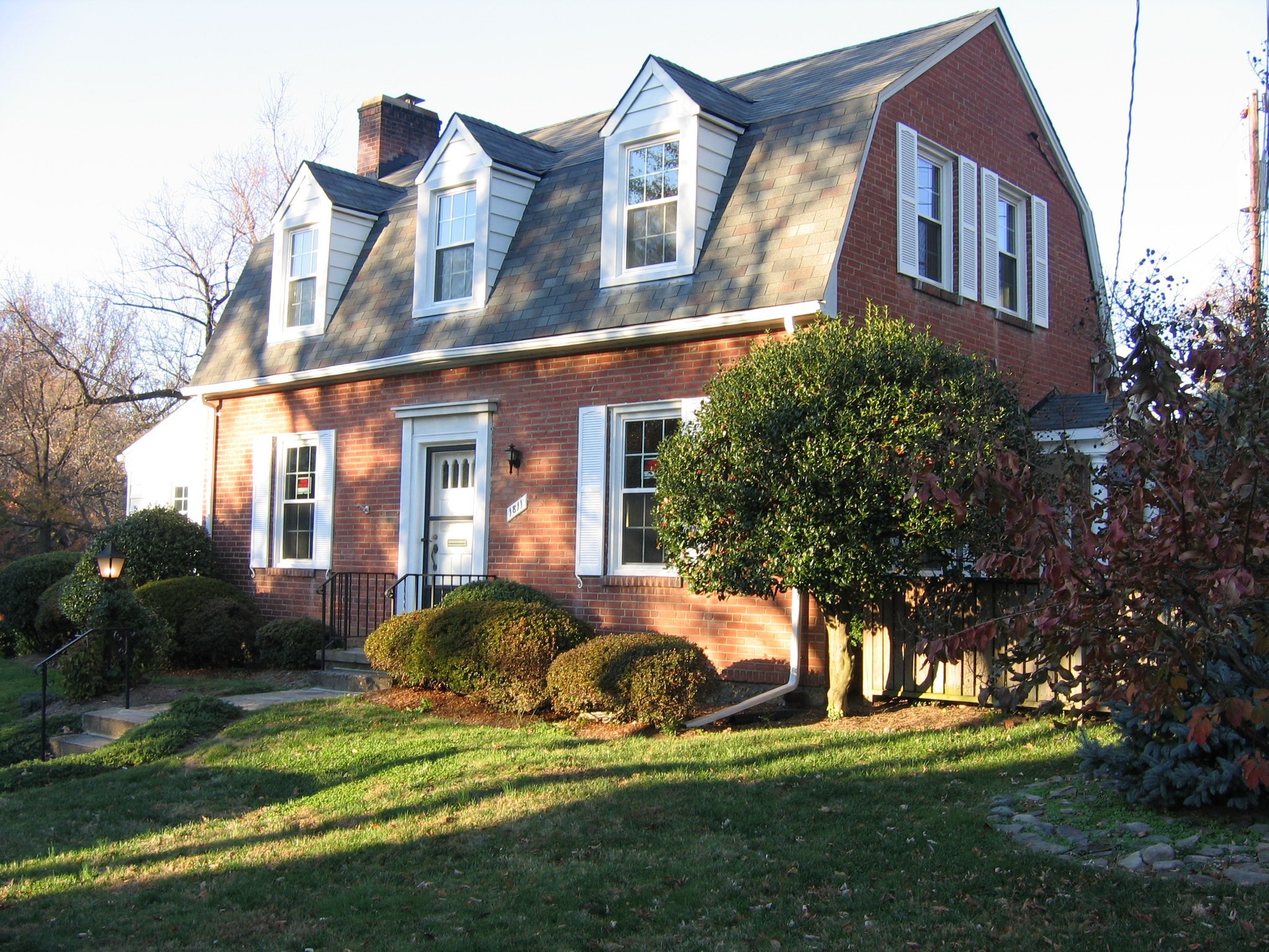 1811 N Edgewood St – photo 1