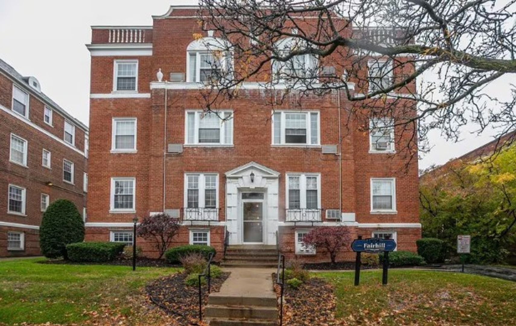 13654 Fairhill Rd unit 203 – photo 1