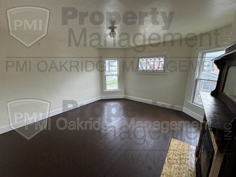 439 1/2 Adams St – photo 3