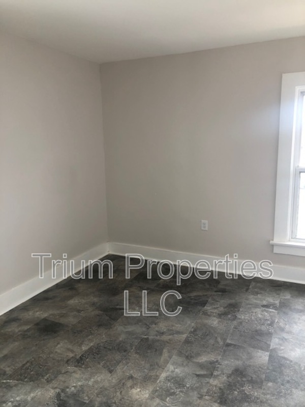 295 E Ash St unit B – photo 3